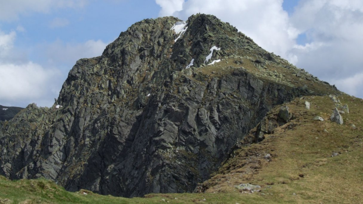 Ďumbier Nízke Tatry 1 Zdroj: https://sk.wikipedia.org/wiki/%C4%8Eumbier_(vrch)