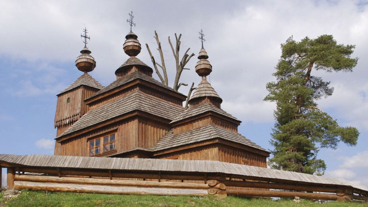 Chrám sv. Mikuláša 1 Autor: Henryk Bielamowycz Zdroj: https://slovenskycestovatel.sk/item/chram-sv-mikulasa-bodruzal