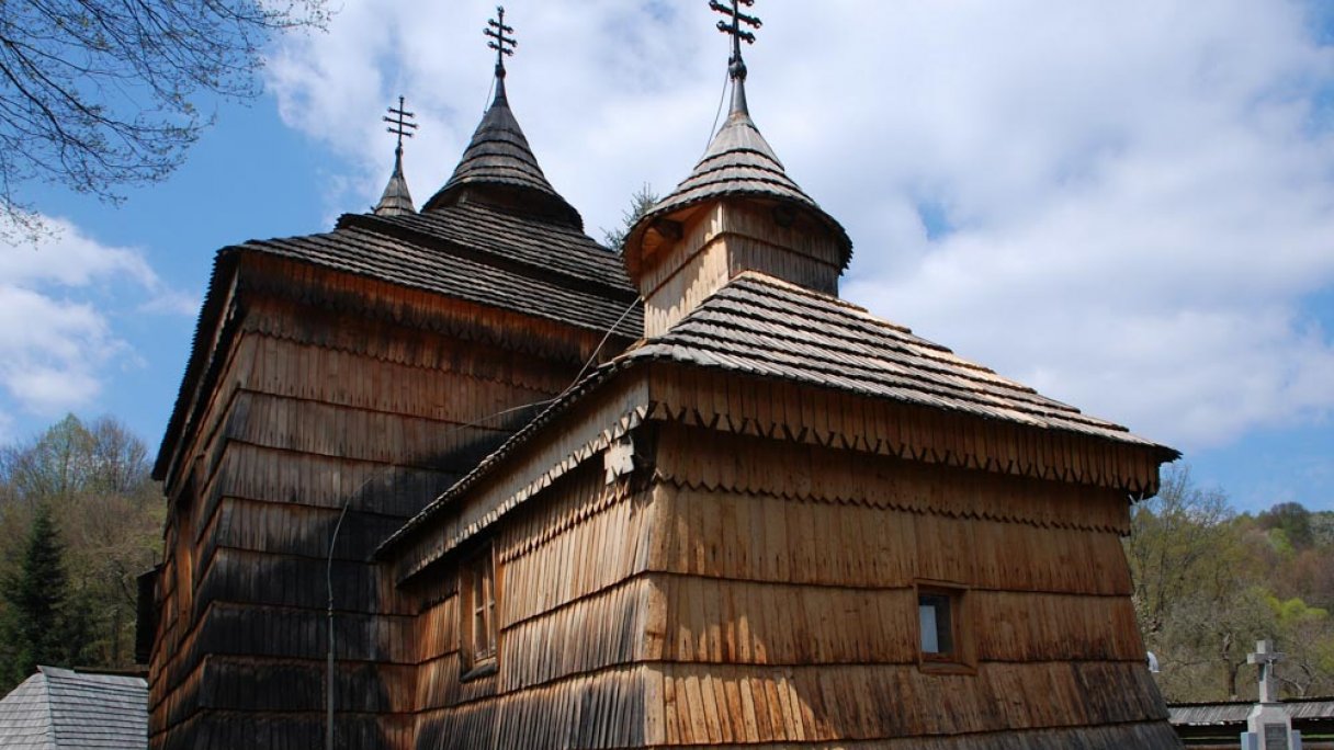 Chrám sv. Bazila Veľkého Krajné Čierno 1 Autor: Henryk Bielamowicz Zdroj: https://sk.wikipedia.org/wiki/Chr%C3%A1m_sv%C3%A4t%C3%A9ho_Bazila_Ve%C4%BEk%C3%A9ho_(Krajn%C3%A9_%C4%8Cierno)