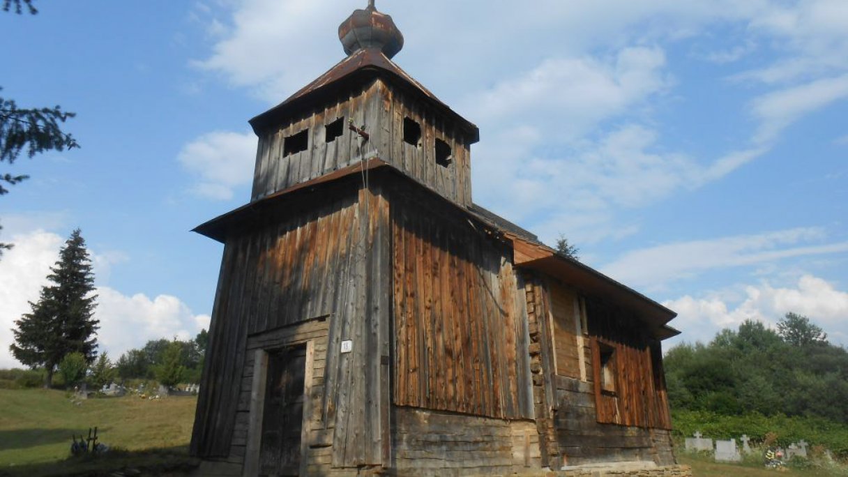 Drevený chrám Nanebovstúpenia Pána Šmigovec 2 Autor: fenos Zdroj: https://sk.wikipedia.org/wiki/%C5%A0migovec#/media/S%C3%BAbor:Wooden_church_Smigovec.jpg