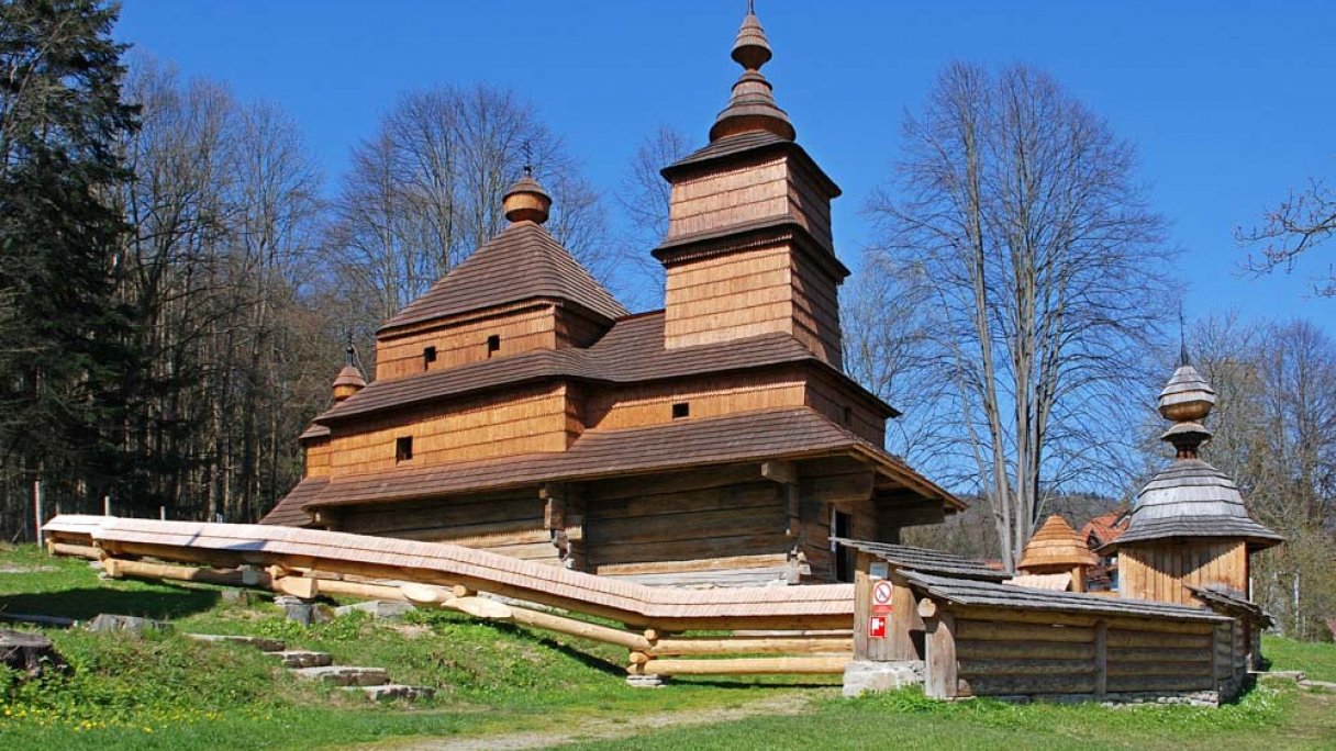 Drevený chrám sv. biskupa Mikuláša Zboj (Bardejovské Kúpele) 1 Autor: Henryk Bielamowicz Zdroj: https://sk.wikipedia.org/wiki/Zboj