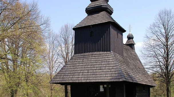 Chrám Prenesenia ostatkov sv. Mikuláša – biskupa Ruská Bystrá - západný pohľad Autor: Henryk Bielamowicz Zdroj: https://upload.wikimedia.org/wikipedia/commons/thumb/4/42/Rusk%C3%A1_Bystr%C3%A1%2C_cerkiew%2C_widok_od_strony_zachodniej.jpg/800px-Rusk%C3%A1_Bystr%C3%A1%2C_cerkiew%2C_widok_od_strony_zachodniej.jpg Chrám Prenesenia ostatkov sv. Mikuláša – biskupa Ruská Bystrá - západný pohľad Autor: Henryk Bielamowicz Zdroj: https://upload.wikimedia.org/wikipedia/commons/thumb/4/42/Rusk%C3%A1_Bystr%C3%A1%2C_cerkiew%2C_widok_od_strony_zachodniej.jpg/800px-Rusk%C3%A1_Bystr%C3%A1%2C_cerkiew%2C_widok_od_strony_zachodniej.jpg