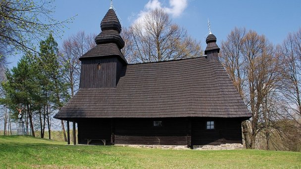 Chrám Prenesenia ostatkov sv. Mikuláša – biskupa Ruská Bystrá - južný pohľad Autor: Henryk Bielamowicz Zdroj: https://upload.wikimedia.org/wikipedia/commons/thumb/f/f9/Rusk%C3%A1_Bystr%C3%A1%2C_cerkiew%2C_widok_od_po%C5%82udnia.jpg/800px-Rusk%C3%A1_Bystr%C3%A1%2C_cerkiew%2C_widok_od_po%C5%82udnia.jpg Chrám Prenesenia ostatkov sv. Mikuláša – biskupa Ruská Bystrá - južný pohľad Autor: Henryk Bielamowicz Zdroj: https://upload.wikimedia.org/wikipedia/commons/thumb/f/f9/Rusk%C3%A1_Bystr%C3%A1%2C_cerkiew%2C_widok_od_po%C5%82udnia.jpg/800px-Rusk%C3%A1_Bystr%C3%A1%2C_cerkiew%2C_widok_od_po%C5%82udnia.jpg