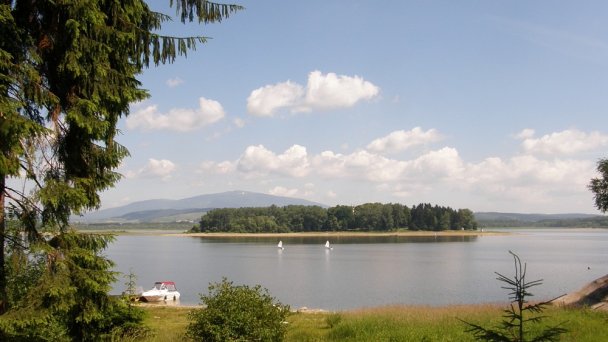 Slanický ostrov Autor: Oravská galéria v Dolnom Kubíne Zdroj: https://upload.wikimedia.org/wikipedia/commons/2/20/Slanick%C3%BD_ostrov_umenia%2C_Oravsk%C3%A1_priehrada.jpg Slanický ostrov Autor: Oravská galéria v Dolnom Kubíne Zdroj: https://upload.wikimedia.org/wikipedia/commons/2/20/Slanick%C3%BD_ostrov_umenia%2C_Oravsk%C3%A1_priehrada.jpg