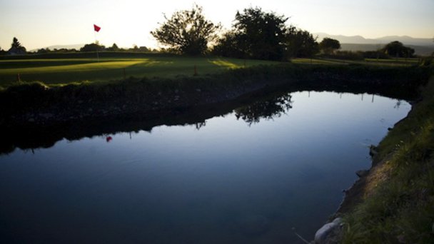 Golfové ihrisko Adama 2 Zdroj: https://www.travelguide.sk/svk/turisticke-zaujimavosti/golfovy-klub-agama_59_1.html Golfové ihrisko Adama 2 Zdroj: https://www.travelguide.sk/svk/turisticke-zaujimavosti/golfovy-klub-agama_59_1.html