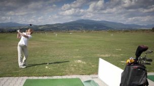 Golfové ihrisko Adama 3 Zdroj: https://www.travelguide.sk/svk/turisticke-zaujimavosti/golfovy-klub-agama_59_1.html