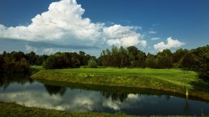 Golfové ihrisko, Golf Resort Tri Duby 2