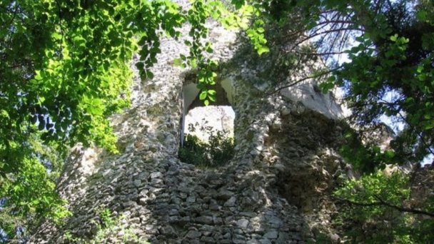 Hrad Blatnica Autor: J.Stefanek, hrady-zamky.sk Zdroj: https://www.hrady-zamky.sk/obrazky/blatnica/blatnica3.jpg Hrad Blatnica Autor: J.Stefanek, hrady-zamky.sk Zdroj: https://www.hrady-zamky.sk/obrazky/blatnica/blatnica3.jpg