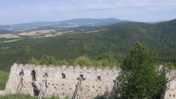 Čachtický hrad Autor: hrady-zamky.sk Zdroj: https://www.hrady-zamky.sk/obrazky/cachtice/cachtice6.jpg