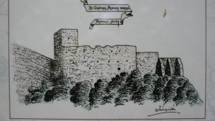 Hrad Biely Kameň Autor: Xpucmo Zdroj: https://upload.wikimedia.org/wikipedia/commons/4/4c/Kreslenie_Biely_Kame%C5%88_hradu%2C_drawing_of_Biely_Kame%C5%88_castle%2C_P1010822.jpg