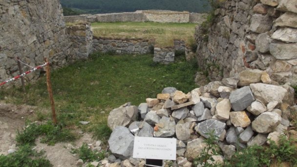 hrad branc 4 Autor: hrady-zamky.sk Zdroj: https://www.hrady-zamky.sk/obrazky/branc/branc21.jpg hrad branc 4 Autor: hrady-zamky.sk Zdroj: https://www.hrady-zamky.sk/obrazky/branc/branc21.jpg