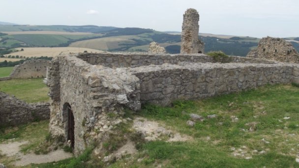 hrad branc 5 Autor: hrady-zamky.sk Zdroj: https://www.hrady-zamky.sk/obrazky/branc/branc29.jpg hrad branc 5 Autor: hrady-zamky.sk Zdroj: https://www.hrady-zamky.sk/obrazky/branc/branc29.jpg