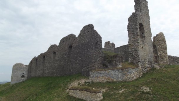 hrad branc 6 Autor: hrady-zamky.sk Zdroj: https://www.hrady-zamky.sk/obrazky/branc/branc33.jpg hrad branc 6 Autor: hrady-zamky.sk Zdroj: https://www.hrady-zamky.sk/obrazky/branc/branc33.jpg