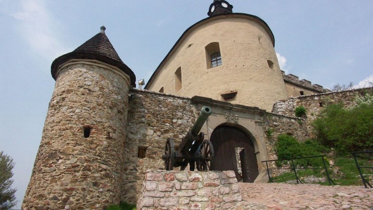 Hrad Krasna Horka Autor: Thaler Tamas-vlastne dielo Zdroj: https://sk.wikipedia.org/wiki/Kr%C3%A1sna_H%C3%B4rka