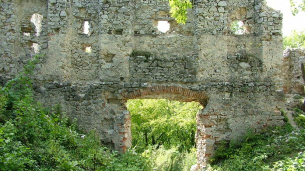 Hrad Tematín 3 Zdroj: https://sk.wikipedia.org/wiki/Temat%C3%ADn Hrad Tematín 3 Zdroj: https://sk.wikipedia.org/wiki/Temat%C3%ADn