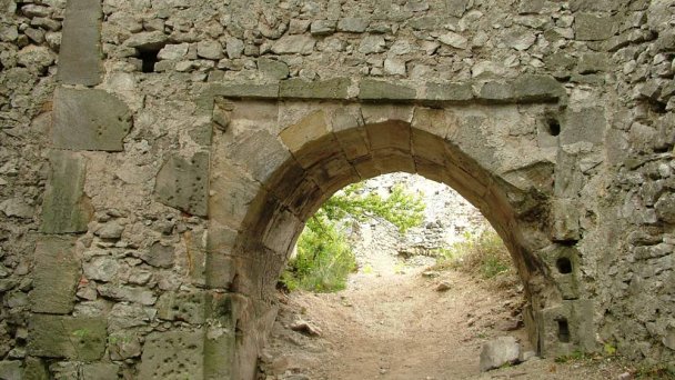 Hrad Tematín 4 Zdroj: https://sk.wikipedia.org/wiki/Temat%C3%ADn Hrad Tematín 4 Zdroj: https://sk.wikipedia.org/wiki/Temat%C3%ADn