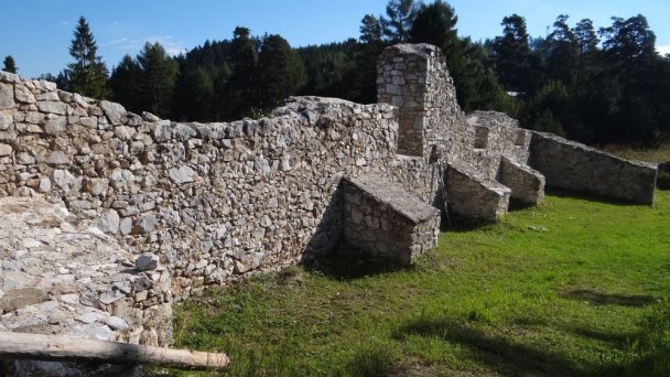 vonkajší múr kostola sv. Jana Krstiteľa a sv. Margity Autor: Jerzy Opioła Zdroj: https://sk.wikipedia.org/wiki/Kl%C3%A1%C5%A1torisko#/media/S%C3%BAbor:Kl%C3%A1%C5%A1torisko_2_SR1.jpg vonkajší múr kostola sv. Jana Krstiteľa a sv. Margity Autor: Jerzy Opioła Zdroj: https://sk.wikipedia.org/wiki/Kl%C3%A1%C5%A1torisko#/media/S%C3%BAbor:Kl%C3%A1%C5%A1torisko_2_SR1.jpg