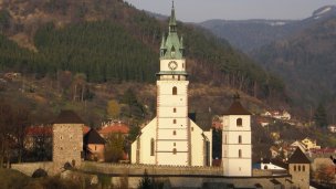 Mestský hrad Kremnica Autor: Xmetov Zdroj: https://upload.wikimedia.org/wikipedia/commons/thumb/c/c0/Kremnick%C3%BD_hrad%2C_2008.jpg/800px-Kremnick%C3%BD_hrad%2C_2008.jpg