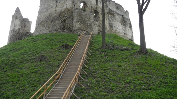 Považský hrad Autor: Dado Baca Zdroj: https://www.flickr.com/photos/119323155@N06/25995630473/sizes/l/