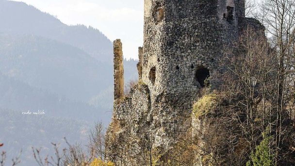 Starhrad Autor: Rudo Mlich Zdroj: https://upload.wikimedia.org/wikipedia/commons/9/94/Starhrad_ve%C5%BEa.jpg Starhrad Autor: Rudo Mlich Zdroj: https://upload.wikimedia.org/wikipedia/commons/9/94/Starhrad_ve%C5%BEa.jpg