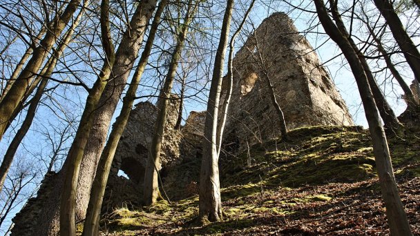 Starý hrad Autor: Patrik Kunec Zdroj: https://upload.wikimedia.org/wikipedia/commons/6/6b/03_Starhrad_-_Star%C3%BD_hrad_-_2._4._2016.JPG Starý hrad Autor: Patrik Kunec Zdroj: https://upload.wikimedia.org/wikipedia/commons/6/6b/03_Starhrad_-_Star%C3%BD_hrad_-_2._4._2016.JPG