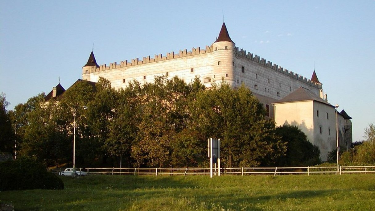 Zvolenský hrad Autor: Martin Hlauka Zdroj: https://upload.wikimedia.org/wikipedia/commons/thumb/9/98/Zvolen_hrad.jpg/800px-Zvolen_hrad.jpg