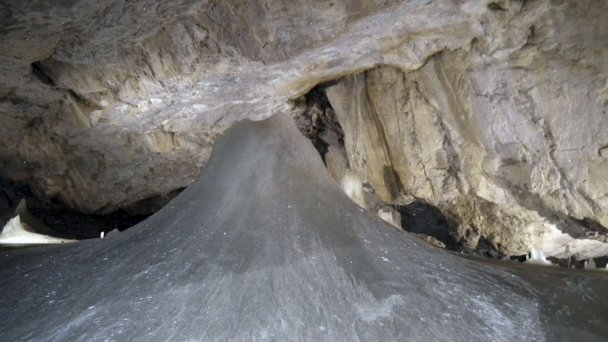 Dobšinská ľadová jaskyňa 4 Autor: Dariusz Wózniak Zdroj: https://slovenskycestovatel.sk/item/dobsinska-ladova-jaskyna Dobšinská ľadová jaskyňa 4 Autor: Dariusz Wózniak Zdroj: https://slovenskycestovatel.sk/item/dobsinska-ladova-jaskyna