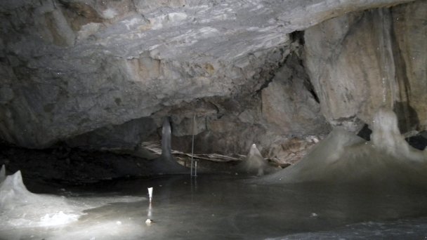 Dobšinská ľadová jaskyňa 5 Autor: Dariusz Wózniak Zdroj: https://slovenskycestovatel.sk/item/dobsinska-ladova-jaskyna Dobšinská ľadová jaskyňa 5 Autor: Dariusz Wózniak Zdroj: https://slovenskycestovatel.sk/item/dobsinska-ladova-jaskyna