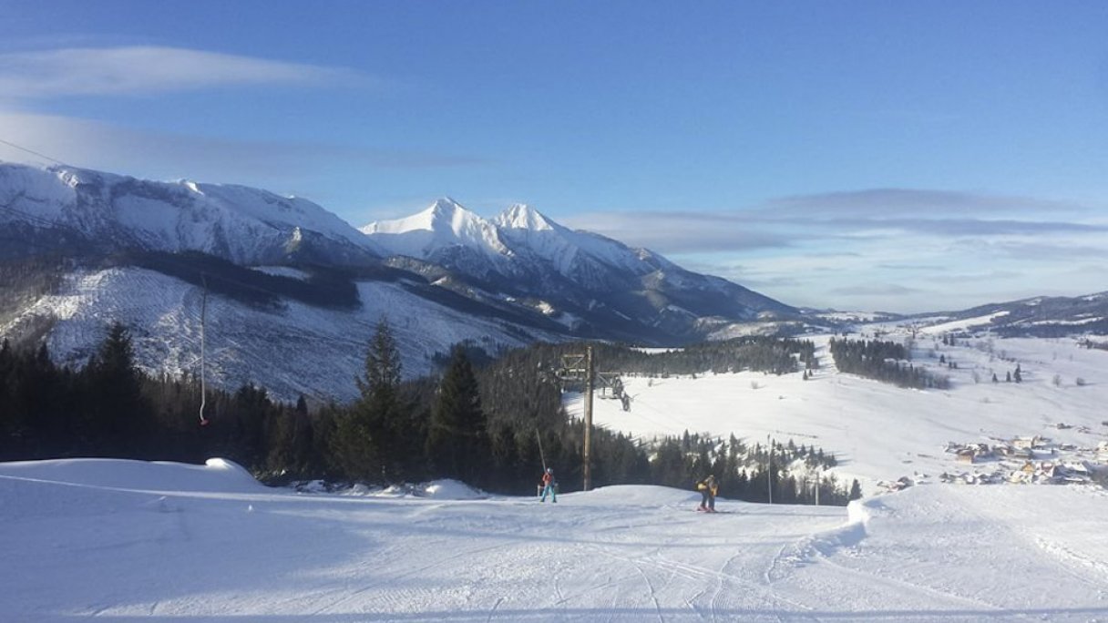 Lyžiarske stredisko Bachledova – Deny 1 Autor: Bachledova Deny Zdroj: https://www.onthesnow.sk/vysoke-tatry/zdiar-deny/fotografie-strediska-id502718--bachledova-deny-%C5%BEdiar-30-12.html