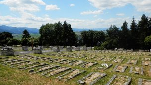 Háj-Nicovô Autor: Ing.Mgr.Jozef Kotulič Zdroj: https://upload.wikimedia.org/wikipedia/commons/thumb/f/fe/MilitaryCemetery15Slovakia13.JPG/800px-MilitaryCemetery15Slovakia13.JPG