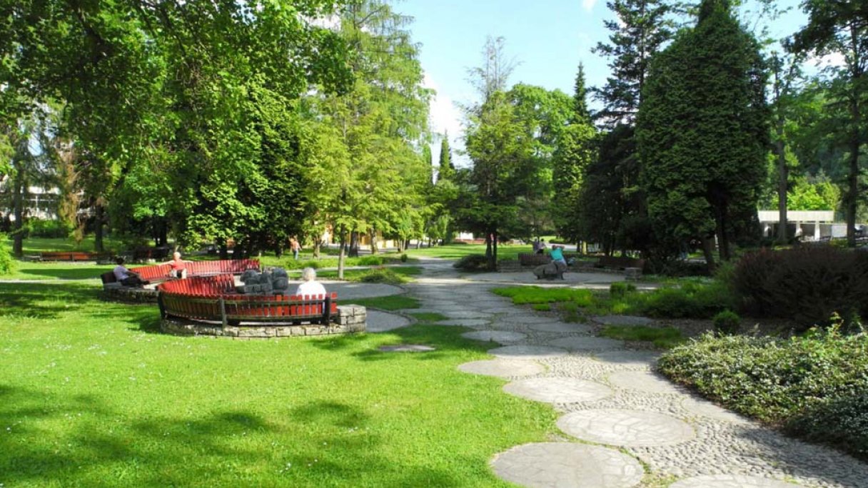 Kúpeľný park Bardejovské Kúpele 1 Autor: Michal a Peter Holent, fotopress.sk Zdroj: https://bardejov.travel/sk/ma_podmanivu_kupelnu_architekturu