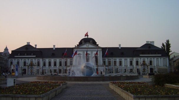 Prezidentská (Grasalkovičova) záhrada Bratislava 4 Zdroj: https://sk.wikipedia.org/wiki/Grasalkovi%C4%8Dov_pal%C3%A1c Prezidentská (Grasalkovičova) záhrada Bratislava 4 Zdroj: https://sk.wikipedia.org/wiki/Grasalkovi%C4%8Dov_pal%C3%A1c
