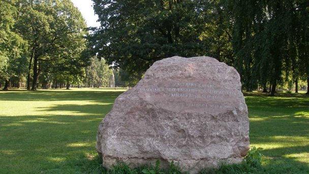 Sad Janka Kráľa 4 Autor: Jozef Kotulič Zdroj: https://sk.wikipedia.org/wiki/Sad_Janka_Kr%C3%A1%C4%BEa Sad Janka Kráľa 4 Autor: Jozef Kotulič Zdroj: https://sk.wikipedia.org/wiki/Sad_Janka_Kr%C3%A1%C4%BEa