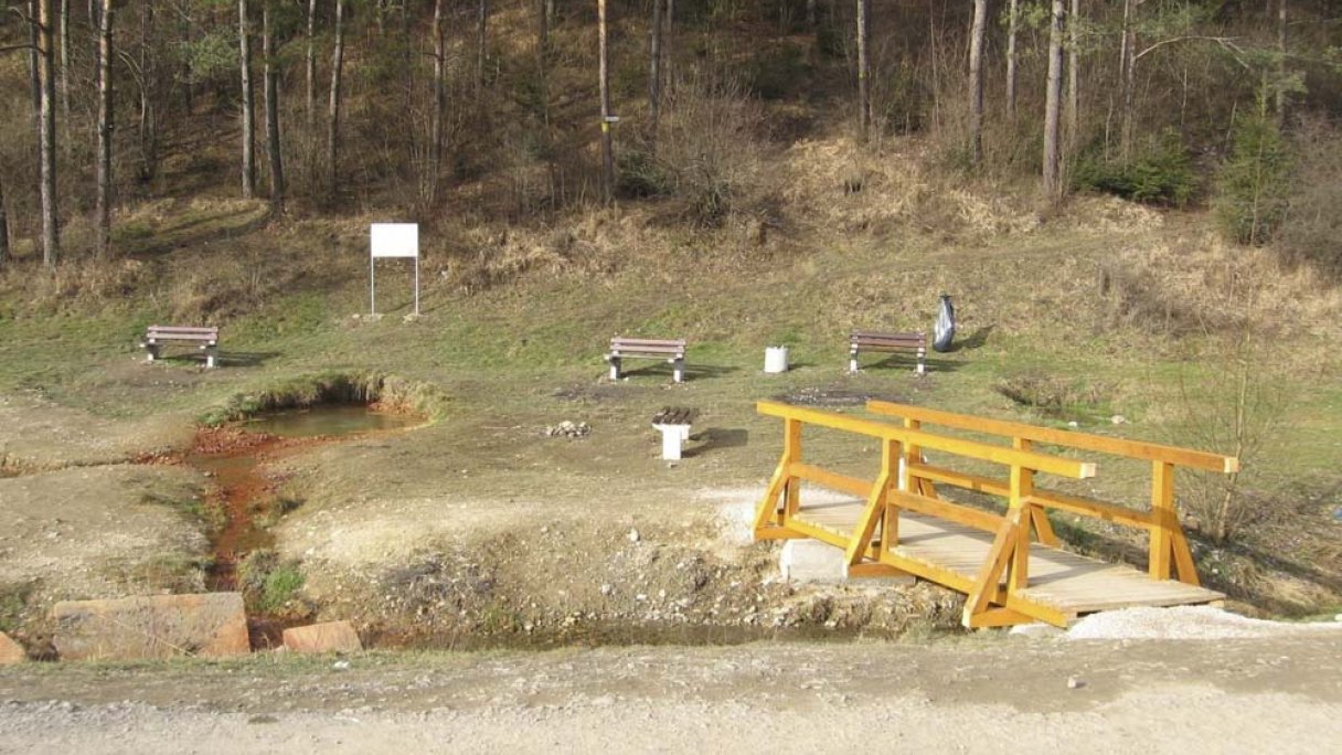 Termálny prameň s jazierkom v Kalamenoch 1