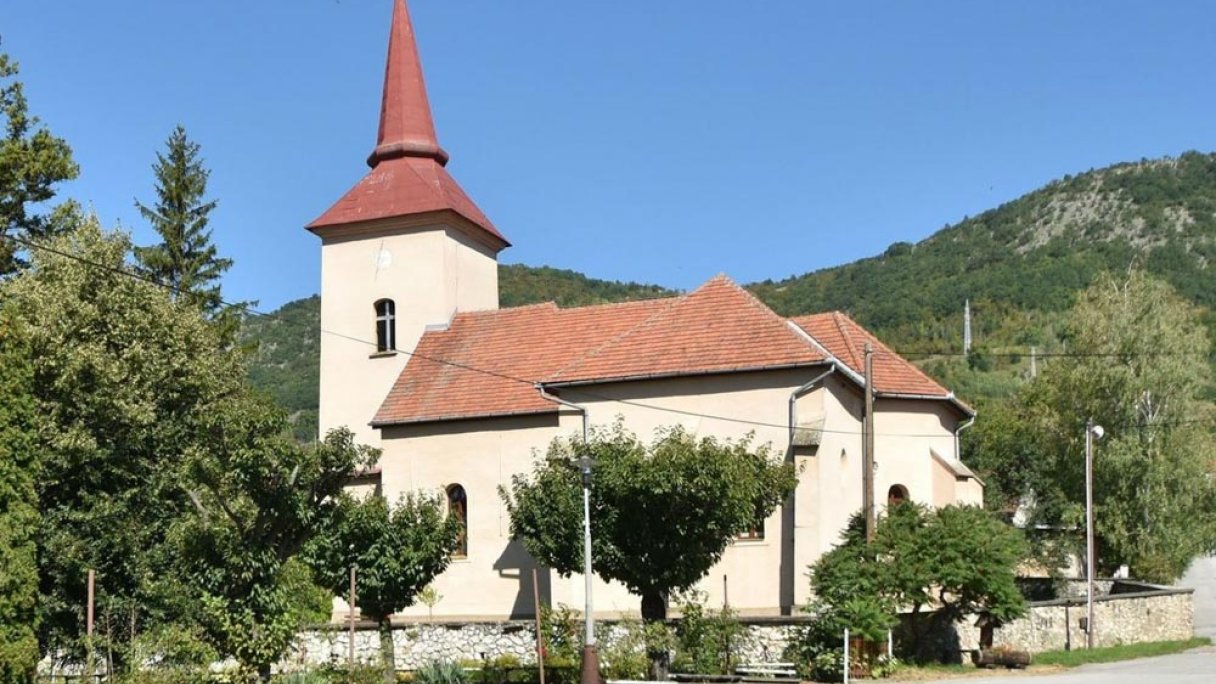 Kaplnka sv. Anny Hrušov (Farnosť Jablonov nad Turňou) - pútnické miesto 1 Autor: Štefan Podolinský Zdroj: https://gemer.korzar.sme.sk/c/20278502/jablonov-nad-turnou-kostol-sa-svojim-povodom-nechvali.html