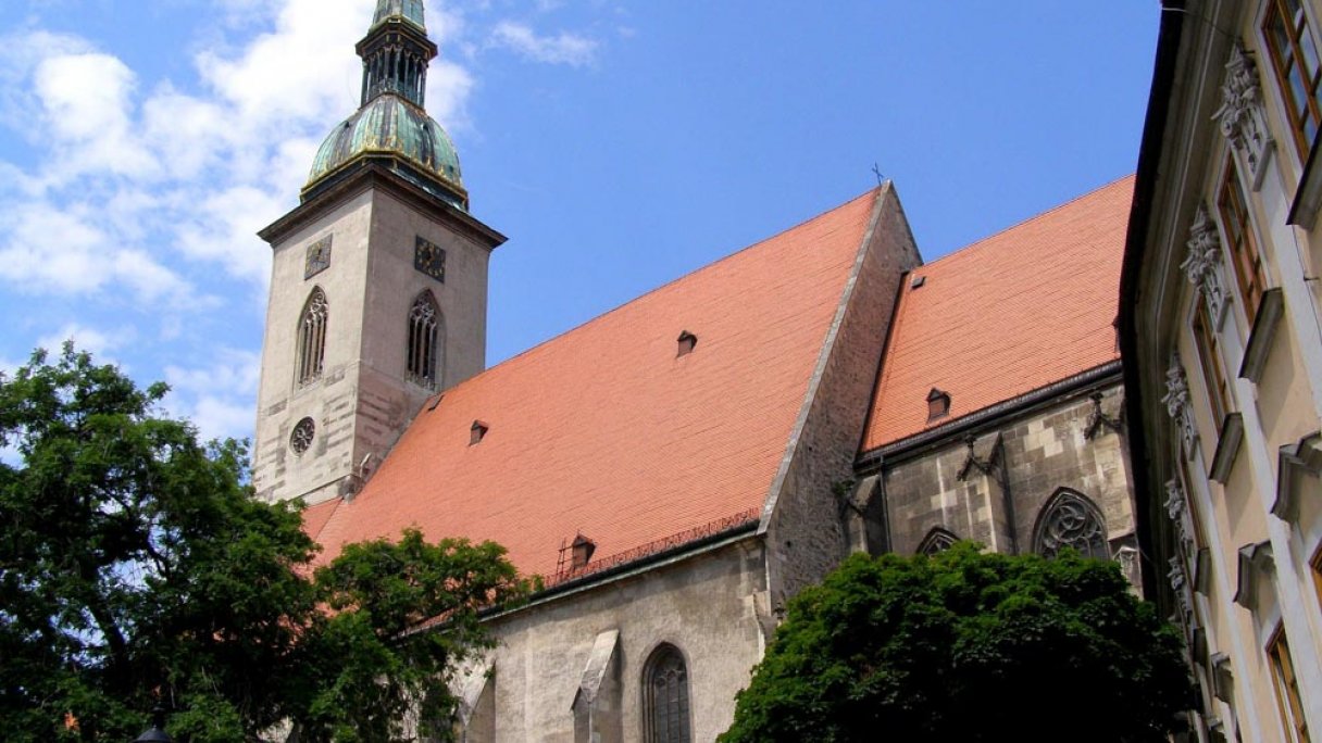 Dóm sv. Martina, Katedrála sv. Martina Bratislava 1 Zdroj: https://sk.wikipedia.org/wiki/Katedr%C3%A1la_sv%C3%A4t%C3%A9ho_Martina_(Bratislava)