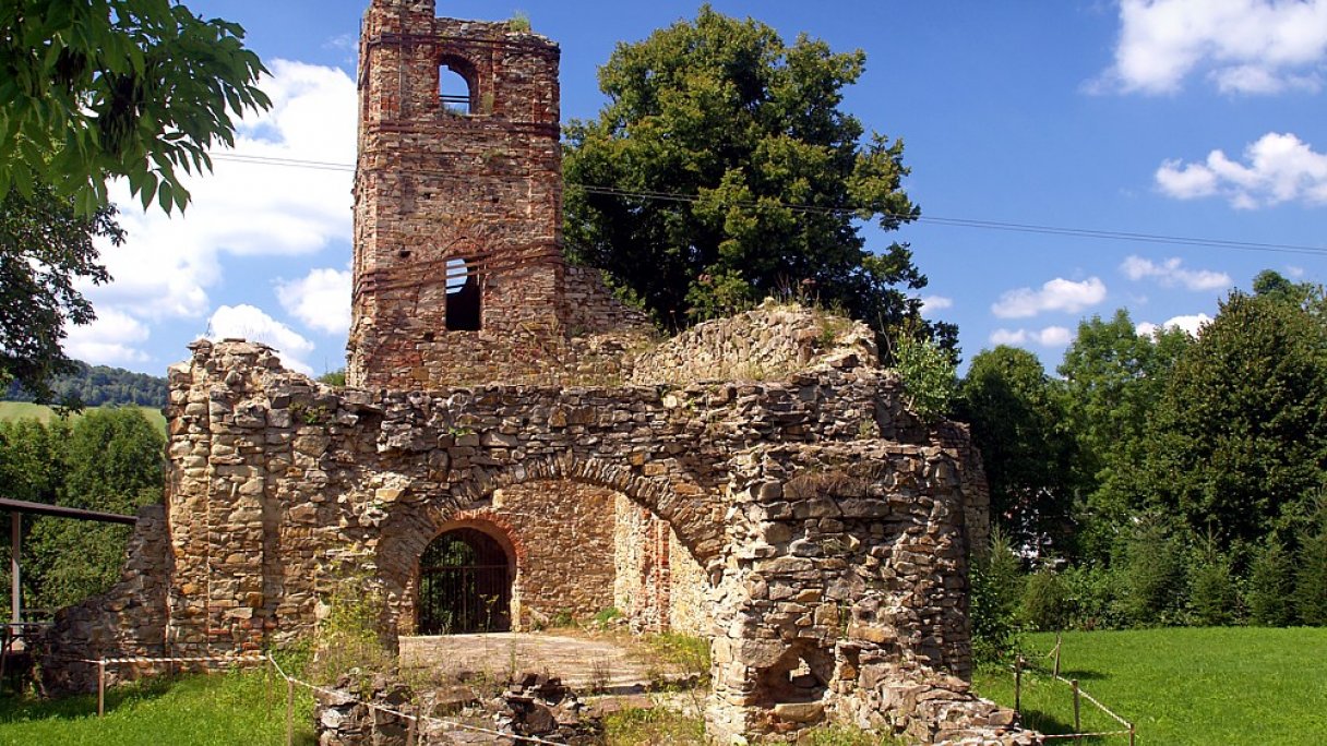 Monastier Zostúpenia Svätého Ducha Autor: Pierre Bona Zdroj: https://upload.wikimedia.org/wikipedia/commons/1/15/Krasny-Brod_ruines_monast%C3%A8re_chevet.jpg