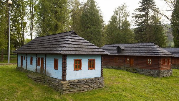 Miniskanzen Medzilaborce Autor: Facebook Zdroj: https://scontent.fbts7-1.fna.fbcdn.net/v/t1.0-9/68438987_2300769813381781_7839561336752177152_o.jpg?_nc_cat=106&ccb=2&_nc_sid=730e14&_nc_ohc=nTk6ZDKGTZsAX_ffclP&_nc_ht=scontent.fbts7-1.fna&oh=4420b9454eac9e83f391cdefdf83bddb&oe=5FEE1D8B Miniskanzen Medzilaborce Autor: Facebook Zdroj: https://scontent.fbts7-1.fna.fbcdn.net/v/t1.0-9/68438987_2300769813381781_7839561336752177152_o.jpg?_nc_cat=106&ccb=2&_nc_sid=730e14&_nc_ohc=nTk6ZDKGTZsAX_ffclP&_nc_ht=scontent.fbts7-1.fna&oh=4420b9454eac9e83f391cdefdf83bddb&oe=5FEE1D8B