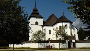 Múzeum Liptovskej dediny Autor: 10ricardo Zdroj: https://upload.wikimedia.org/wikipedia/commons/4/40/Church_of_The_Virgin_Mary.jpg