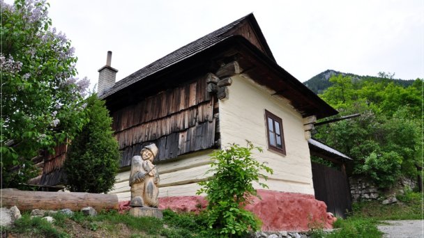 Skanzen Vlkolínec 6 Zdroj: https://sk.wikipedia.org/wiki/Vlkol%C3%ADnec
