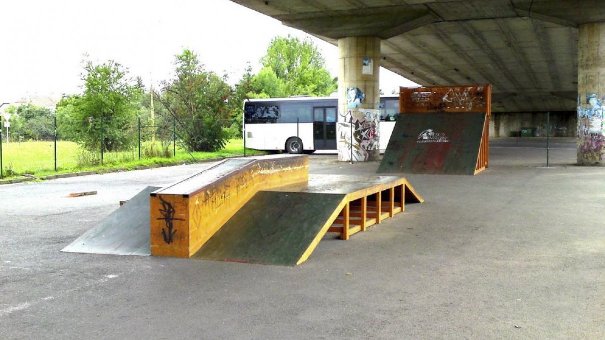 Skatepark Lučenec 1 Autor: Tomáš Kvak Zdroj: http://www.boardlife.sk/sk/skateboard/skatepark/skatepark-lucenec