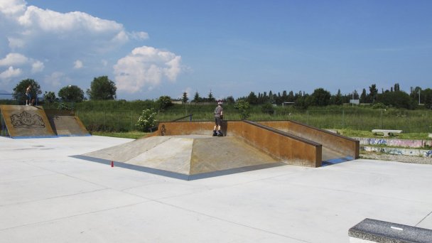 Skatepark Liptovský Mikuláš 2 Autor: Kristián Zdroj: http://www.boardlife.sk/sk/skateboard/skatepark/skatepark-liptovsky-mikulas