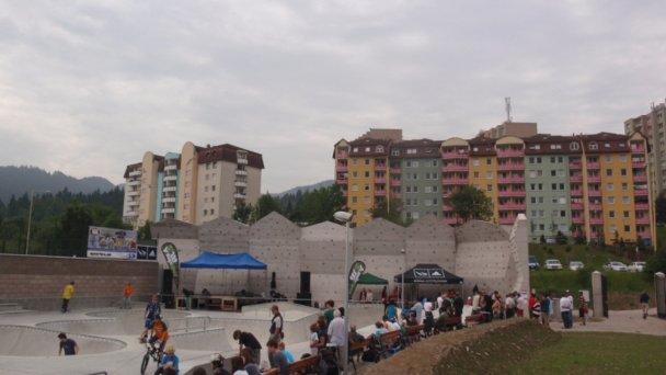 Skatepark Ružomberok 3 Zdroj: https://ruzomberok.dnes24.sk/galeria/rk-skatepark-11500/fotografia-17?articleId=137114 Skatepark Ružomberok 3 Zdroj: https://ruzomberok.dnes24.sk/galeria/rk-skatepark-11500/fotografia-17?articleId=137114