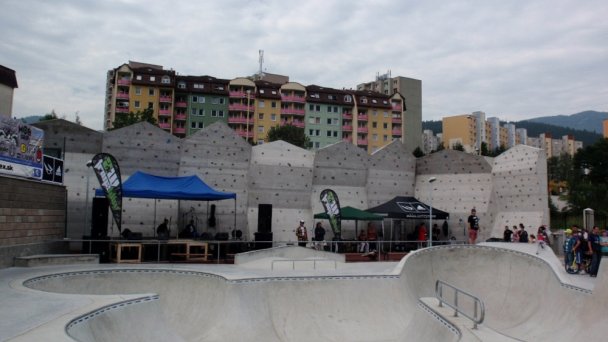 Skatepark Ružomberok 4 Zdroj: https://ruzomberok.dnes24.sk/galeria/rk-skatepark-11500/fotografia-17?articleId=137114 Skatepark Ružomberok 4 Zdroj: https://ruzomberok.dnes24.sk/galeria/rk-skatepark-11500/fotografia-17?articleId=137114