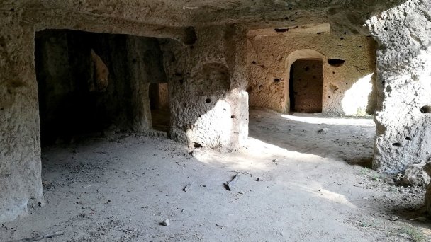 Skalné obydlia Lišov Autor: Facebook Zdroj: https://scontent.fbts7-1.fna.fbcdn.net/v/t1.0-9/118479215_3162435337138330_31566397508238573_o.jpg?_nc_cat=103&ccb=2&_nc_sid=730e14&_nc_ohc=5H4Uwxq5dAYAX--noD_&_nc_ht=scontent.fbts7-1.fna&oh=5a1d16519b0c0c47913673271125cc5e&oe=5FF09A4F Skalné obydlia Lišov Autor: Facebook Zdroj: https://scontent.fbts7-1.fna.fbcdn.net/v/t1.0-9/118479215_3162435337138330_31566397508238573_o.jpg?_nc_cat=103&ccb=2&_nc_sid=730e14&_nc_ohc=5H4Uwxq5dAYAX--noD_&_nc_ht=scontent.fbts7-1.fna&oh=5a1d16519b0c0c47913673271125cc5e&oe=5FF09A4F