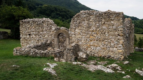 Husitský kostolík v Lúčke Autor: David Raška Zdroj: https://upload.wikimedia.org/wikipedia/commons/f/f2/L%C3%BA%C4%8Dka4.jpg Husitský kostolík v Lúčke Autor: David Raška Zdroj: https://upload.wikimedia.org/wikipedia/commons/f/f2/L%C3%BA%C4%8Dka4.jpg