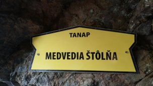 Medvedia štôlňa Autor: Adriána Majka Zdroj: https://scontent.fbts7-1.fna.fbcdn.net/v/t1.0-9/75464215_10211835699207190_6909325713120165888_n.jpg?_nc_cat=105&ccb=2&_nc_sid=b9115d&_nc_ohc=z-INb7WpjoIAX8KuMMF&_nc_ht=scontent.fbts7-1.fna&oh=8a414743ed38992fc13431ac3e6041e6&oe=5FE4932B