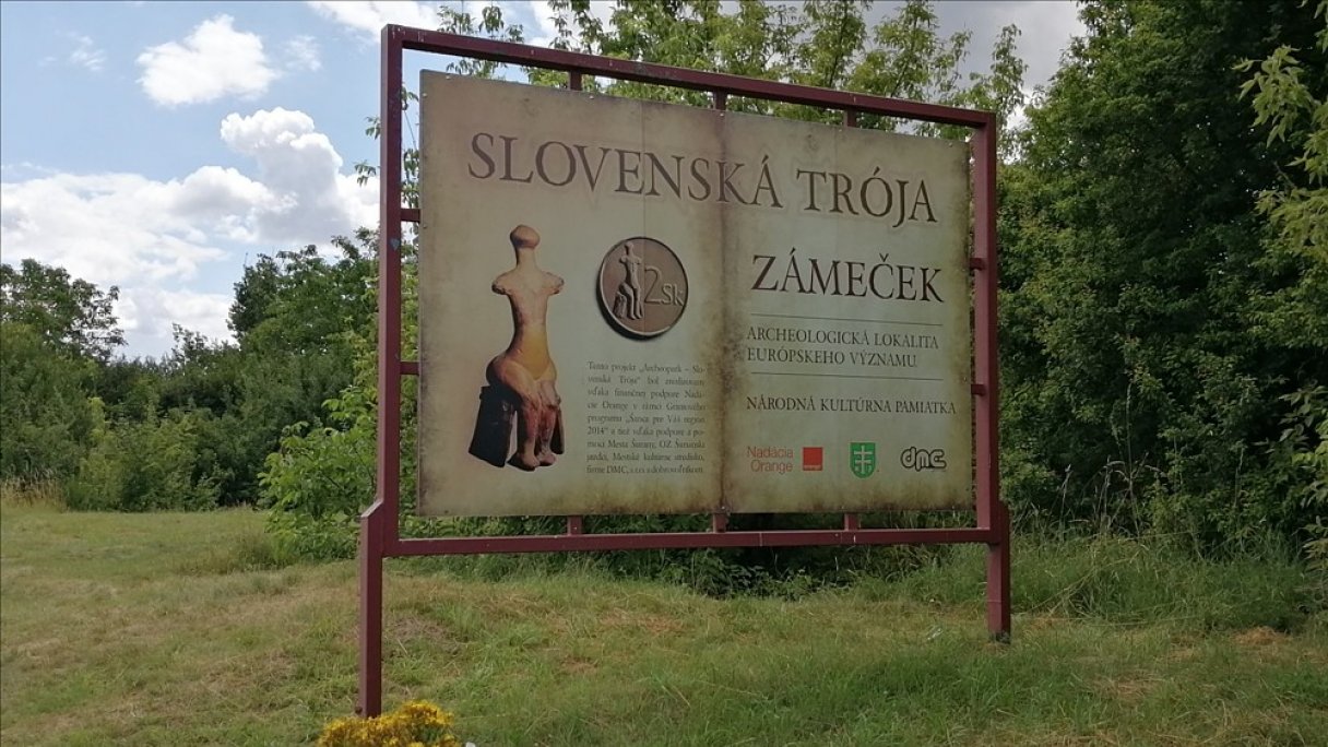 Zámeček - Slovenská Trója Autor: Facebook Zdroj: https://scontent.fbts7-1.fna.fbcdn.net/v/t1.0-9/108047109_2675911786013288_9014512395406016450_o.jpg?_nc_cat=107&ccb=2&_nc_sid=730e14&_nc_ohc=5gAsHEqJzUsAX91cAy2&_nc_ht=scontent.fbts7-1.fna&oh=0fc8c4421f5c17ed272e409bf2edc0f6&oe=600062F0