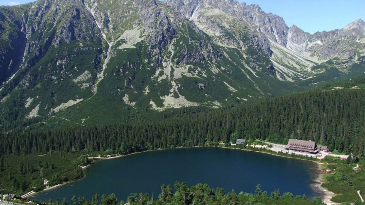 Túra na Popradské Pleso zo Štrbského Plesa 1 Autor: Jerzy Opioła Zdroj: https://sk.wikipedia.org/wiki/Popradsk%C3%A9_pleso#/media/S%C3%BAbor:Popradzki_Staw_a5.jpg