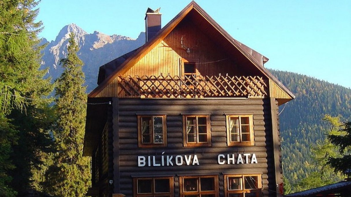 Túra na Bilikovú chatu zo Starého Smokovca 1 Autor: Kristo Zdroj: https://sk.wikipedia.org/wiki/Bil%C3%ADkova_chata#/media/S%C3%BAbor:Bilikova_chata_in_High_Tatras.jpg